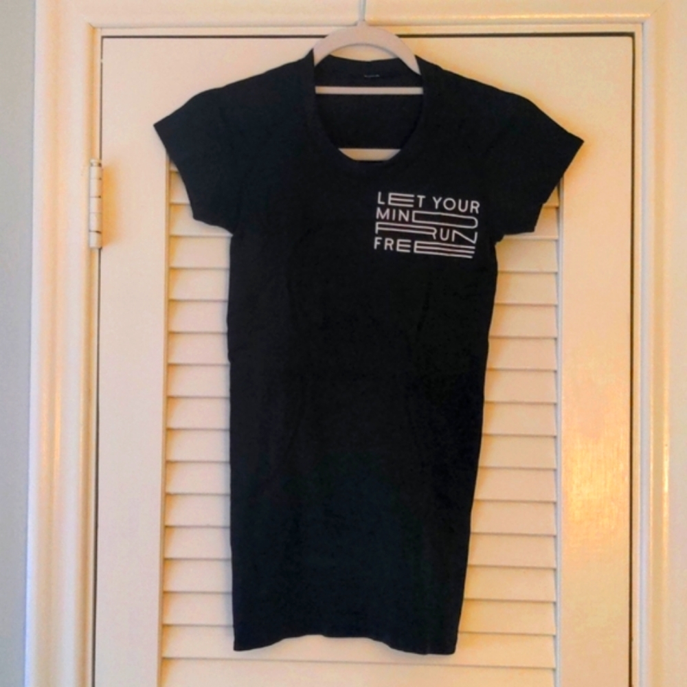 Black Lululemon Run Swiftly Tee "Let Your Mind Run Free" (size 2)